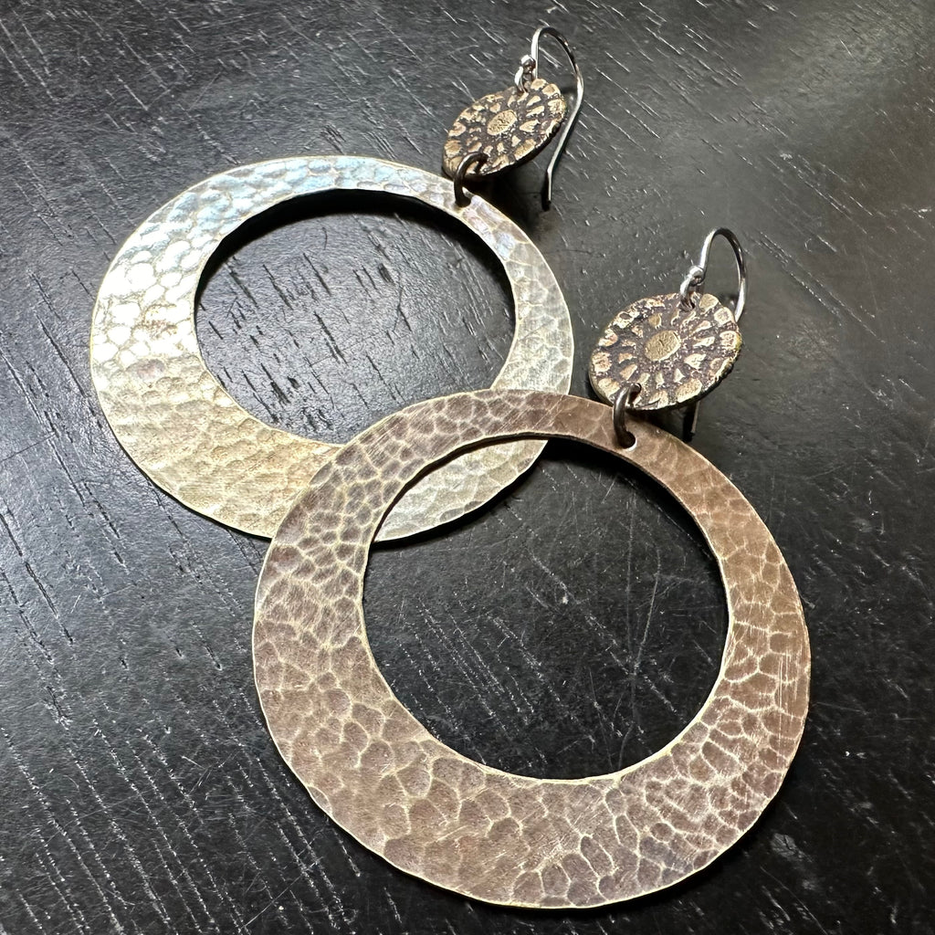 Jennifer Kahn Groovy Circle Earrings main image 0