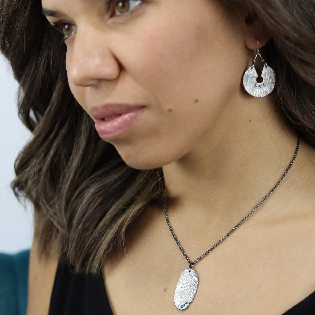 ORIJEN'S: Silver 3 Dot Fern Fossil Necklace – jenkahnjewelry