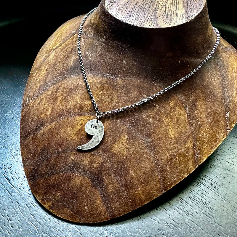 Kamala (Comma la) Pendant