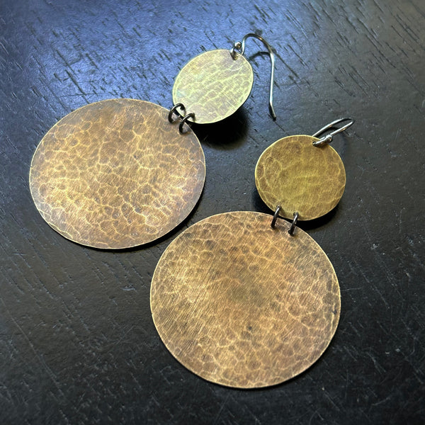MoMuse | 9kt Gold Hammered Disc Stud Earrings