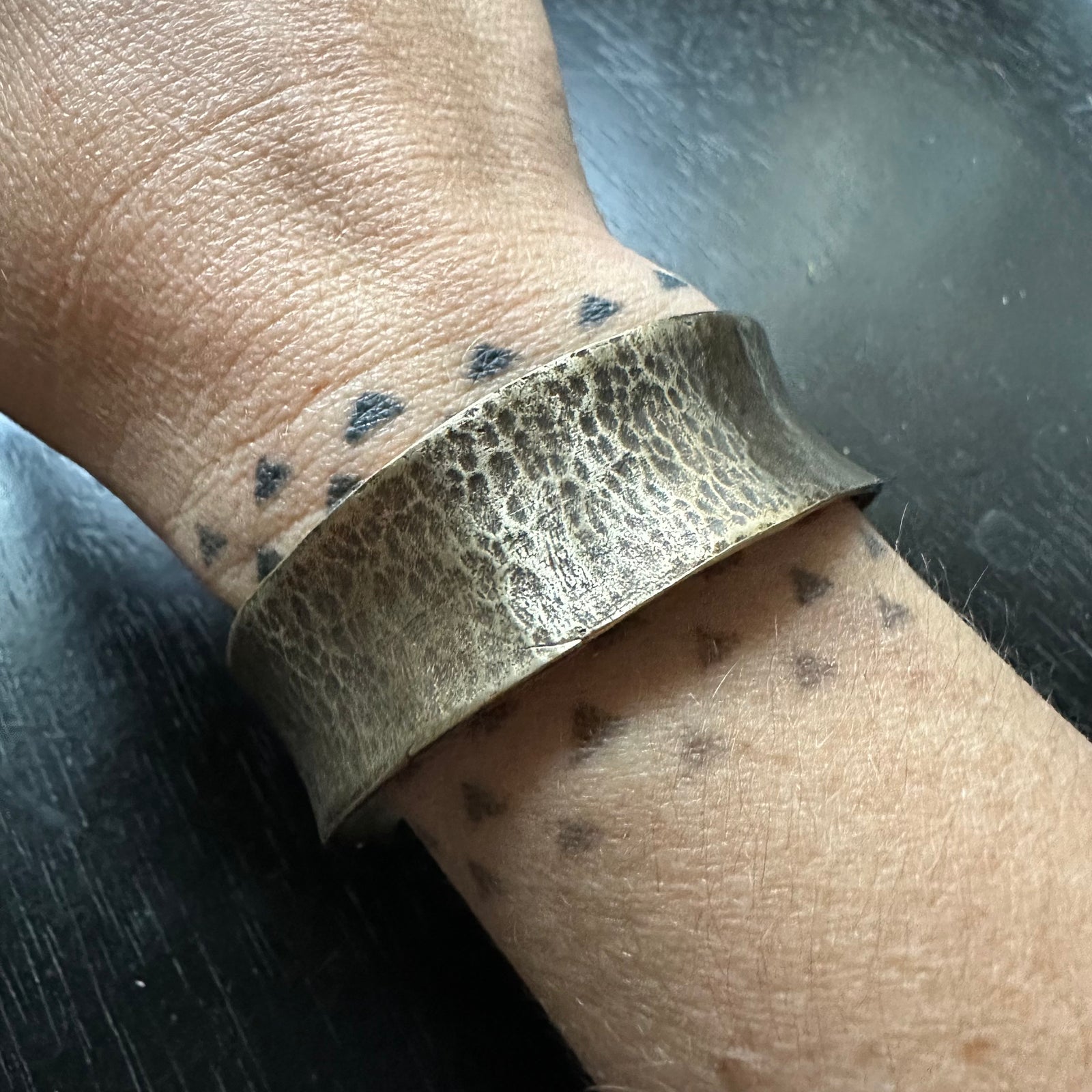 HAMMERED OXIDIZED BRASS SOLID CUFF BRACELET – jenkahnjewelry