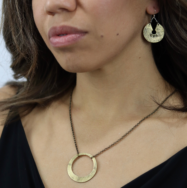 ORIJEN'S: Textured Keyhole Disc Earrings