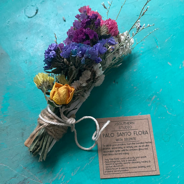 Palo Santo Floral Bundle with Selenite